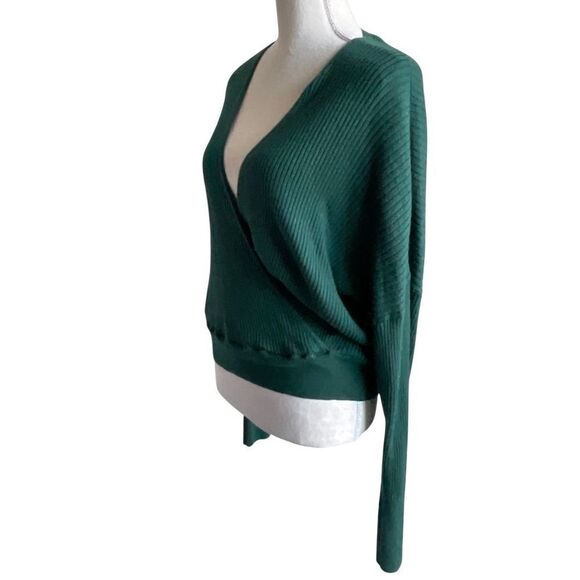 LEITH Cropped Crisscross knit top, long sleeves - Picture 4 of 5